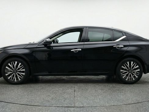 Used 2025 Nissan Altima 2.5 SV image 5