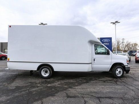 New 2026 Ford E-350 and Econoline 350 Super Duty w/ Power Equipment Group RWD image 12