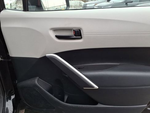 Used 2025 Toyota Corolla Cross LE w/ Moonroof Package image 26