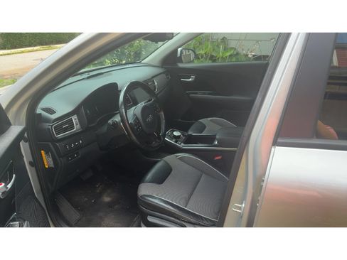 Used 2019 Kia Niro EX w/ Cold Weather Package 2.0 FWD image 5