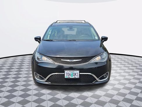 Used 2017 Chrysler Pacifica Touring-L FWD image 9