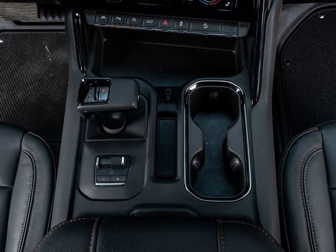 Used 2024 GMC Sierra 1500 AT4 w/ Technology Package image 28