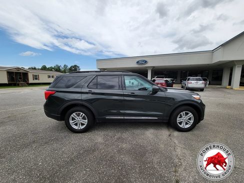 Used 2023 Ford Explorer XLT AWD/4WD image 6
