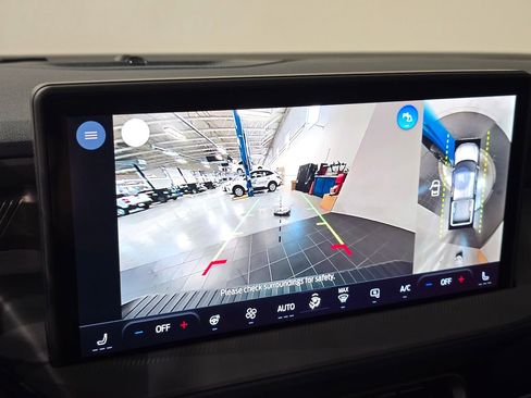 New 2025 Ford Maverick Lariat w/ Black Appearance Package image 27