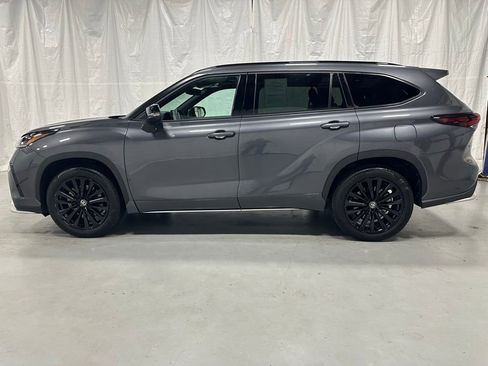 Used 2025 Toyota Highlander XSE AWD/4WD image 4