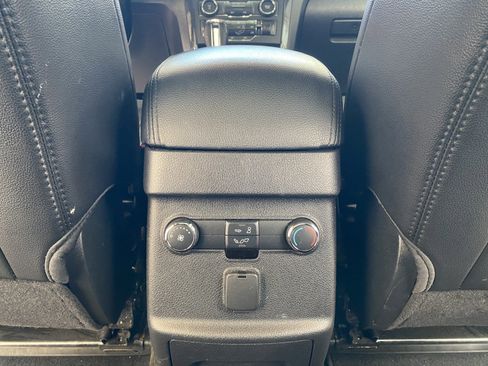 Used 2018 Ford Explorer XLT w/ Equipment Group 202A image 15