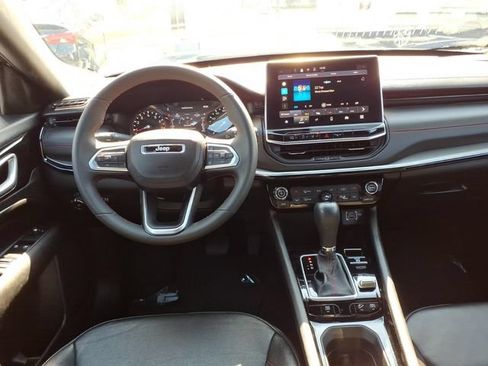 Used 2025 Jeep Compass Trailhawk AWD/4WD image 19