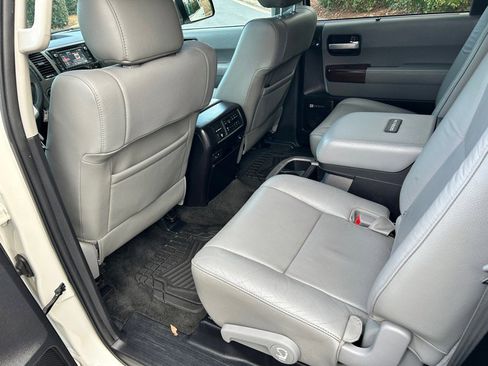Used 2015 Toyota Sequoia Platinum image 34