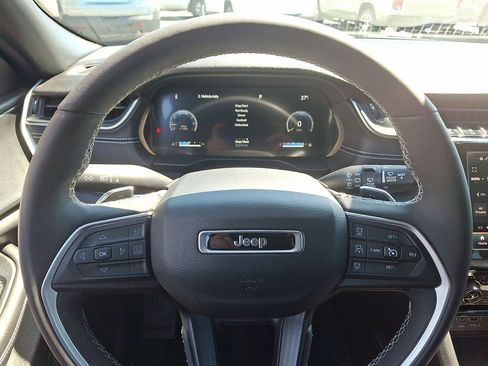 Used 2023 Jeep Grand Cherokee Altitude AWD/4WD image 16