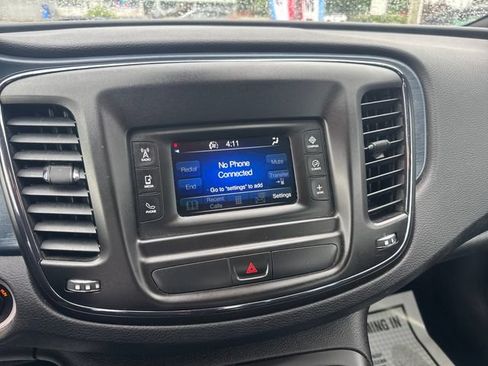 Used 2015 Chrysler 200 S FWD image 20