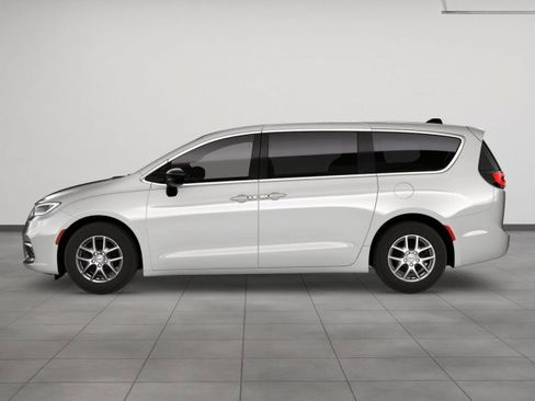 New 2026 Chrysler Pacifica Select image 3