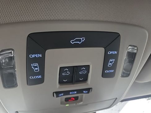 Used 2024 Toyota Sienna XLE image 62