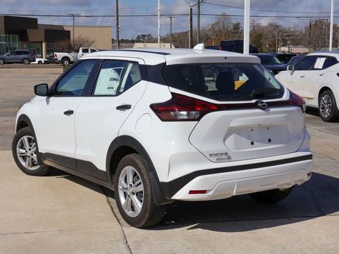 Certified 2025 Nissan Kicks Play S image 2