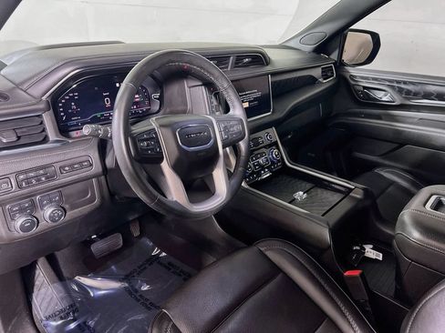Used 2023 GMC Yukon XL Denali AWD/4WD image 9