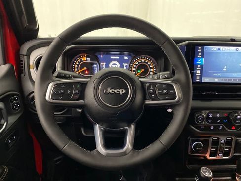 Used 2026 Jeep Wrangler Unlimited Sahara AWD/4WD image 19