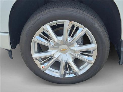 Certified 2024 Chevrolet Silverado 1500 High Country AWD/4WD image 10