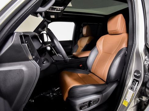 Used 2025 Lexus GX 550 image 4