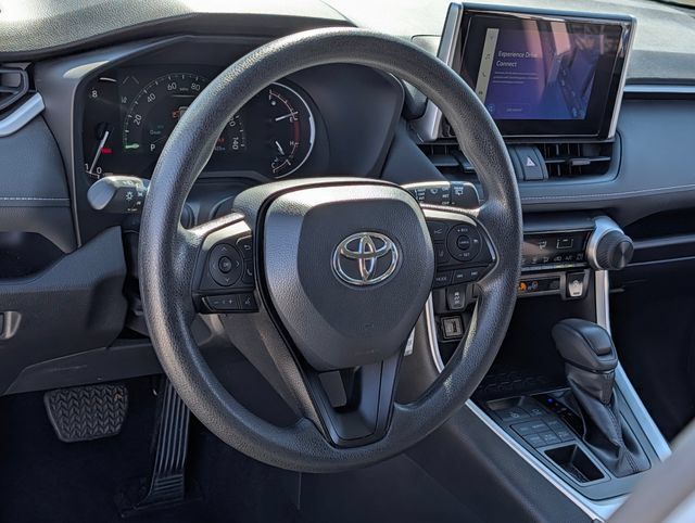 Used 2025 Toyota RAV4 LE AWD/4WD image 17
