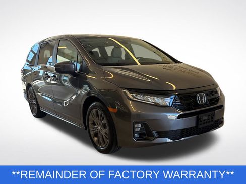 Used 2025 Honda Odyssey Touring image 4
