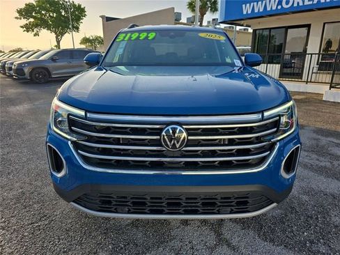 Used 2025 Volkswagen Atlas SE FWD image 2