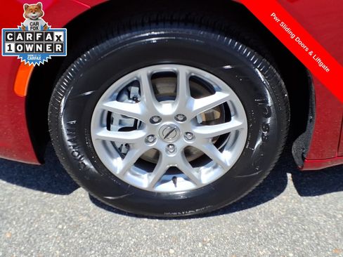 Used 2024 Chrysler Pacifica Touring-L FWD image 9