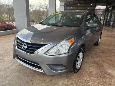 Used 2018 Nissan Versa S Plus image 3