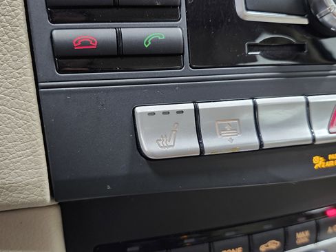 Used 2015 Mercedes-Benz E 350 4MATIC Sedan image 11