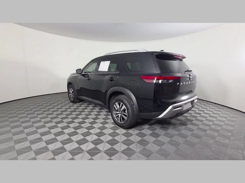 Used 2025 Nissan Pathfinder SL FWD image 45