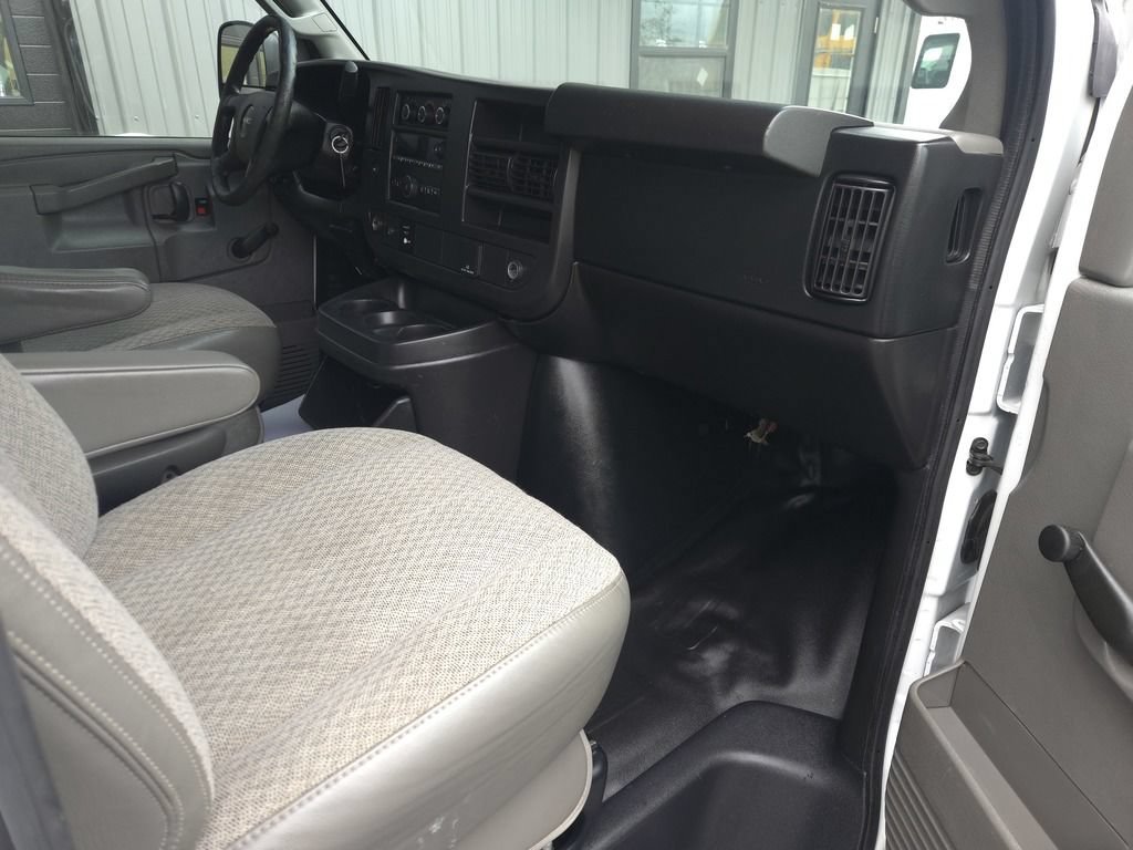 Used 2017 GMC Savana 3500 RWD image 14