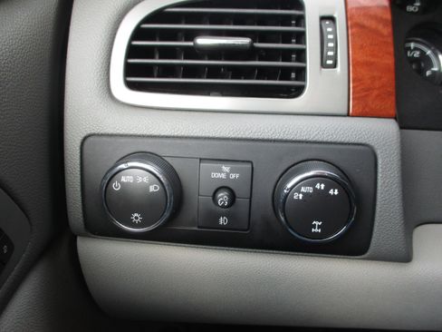 Used 2008 GMC Yukon XL SLT w/ SLT Preferred Equipment Group image 13