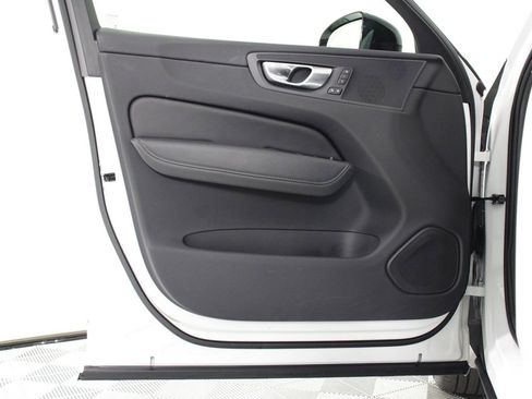 Certified 2025 Volvo XC60 B5 Core image 17