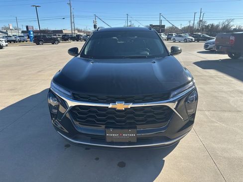 Used 2025 Chevrolet Trax LT w/ Driver Confidence Package image 23