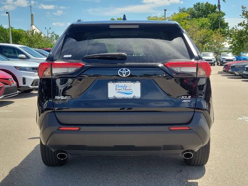 Used 2023 Toyota RAV4 XLE image 3