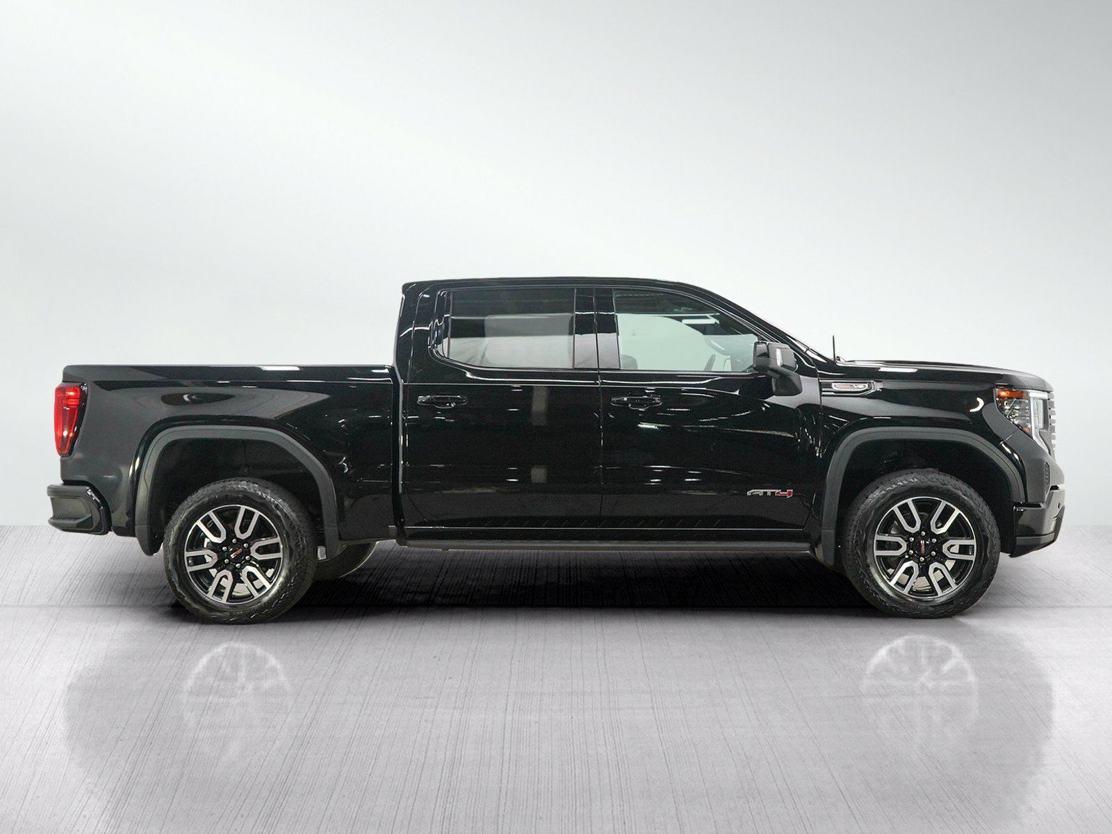 Used 2024 GMC Sierra 1500 AT4 w/ Technology Package AWD/4WD image 6