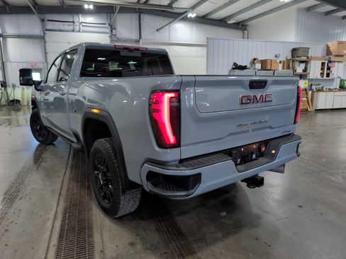 Used 2025 GMC Sierra 2500 AT4 w/ AT4 Premium Plus Package AWD/4WD image 4
