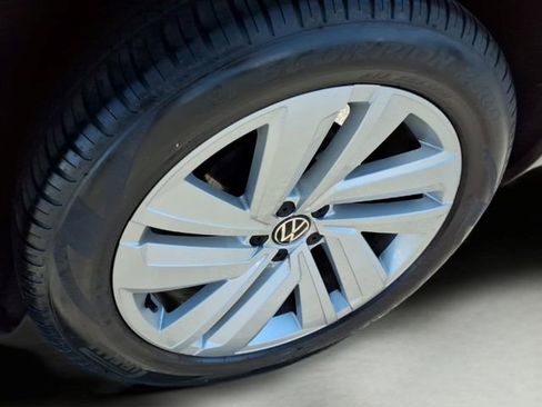 Used 2021 Volkswagen Atlas Cross Sport SE w/ Panoramic Sunroof Package FWD image 8