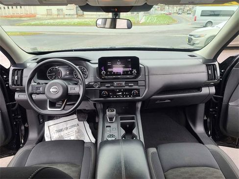 Used 2023 Nissan Pathfinder S image 11