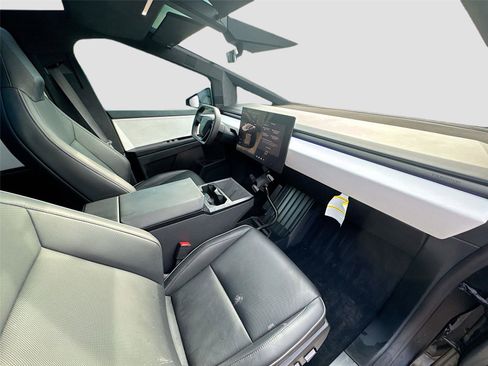 Used 2024 Tesla Cybertruck AWD Crew Cab image 10