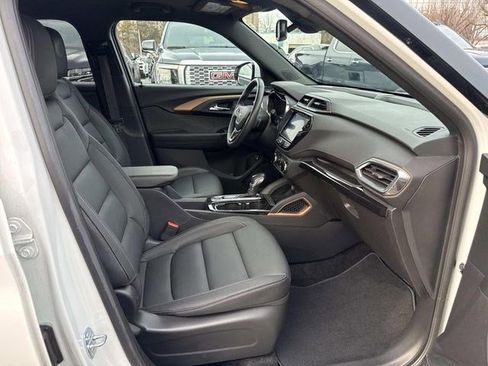 Used 2023 Chevrolet TrailBlazer ACTIV w/ Sun and Liftgate Package image 9