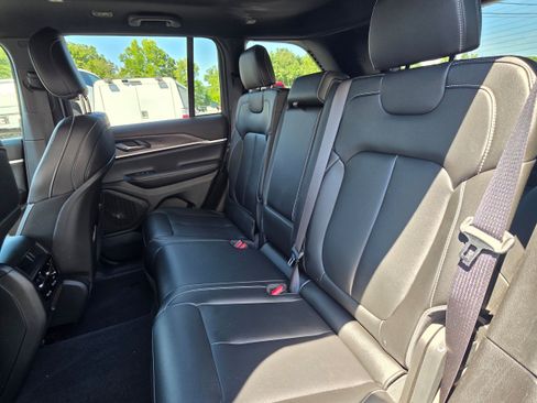 Used 2024 Jeep Grand Cherokee Limited RWD image 21