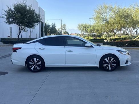Used 2019 Nissan Altima 2.5 SV FWD image 2