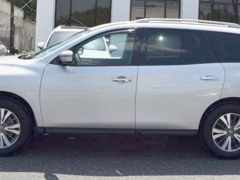 Used 2018 Nissan Pathfinder S AWD/4WD image 6