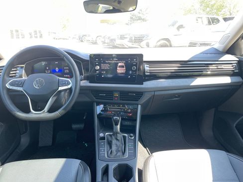 Used 2025 Volkswagen Jetta SE FWD image 13