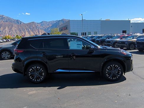 New 2026 Nissan Rogue Platinum w/ Platinum Premium Package image 2