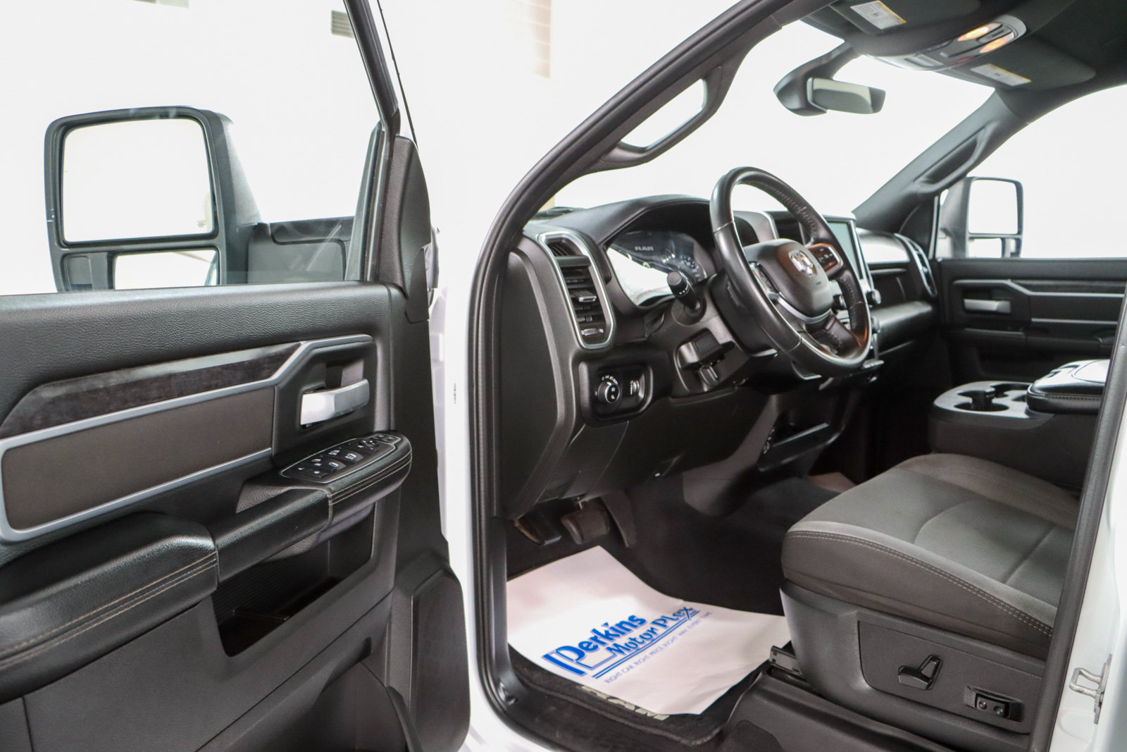 Used 2024 RAM 2500 Big Horn AWD/4WD image 3