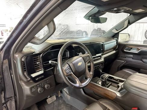 Used 2023 Chevrolet Silverado 1500 High Country w/ High Country Premium Package AWD/4WD image 8