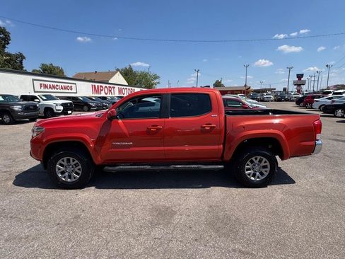 Used 2017 Toyota Tacoma SR5 w/ Tow Package RWD image 5