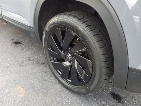 Used 2024 Volkswagen Atlas Cross Sport SE w/ Panoramic Sunroof Package image 10