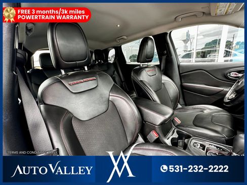 Used 2021 Jeep Cherokee Trailhawk image 17