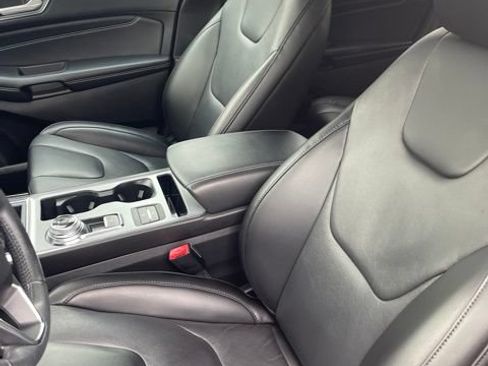 Used 2021 Ford Edge Titanium FWD image 14